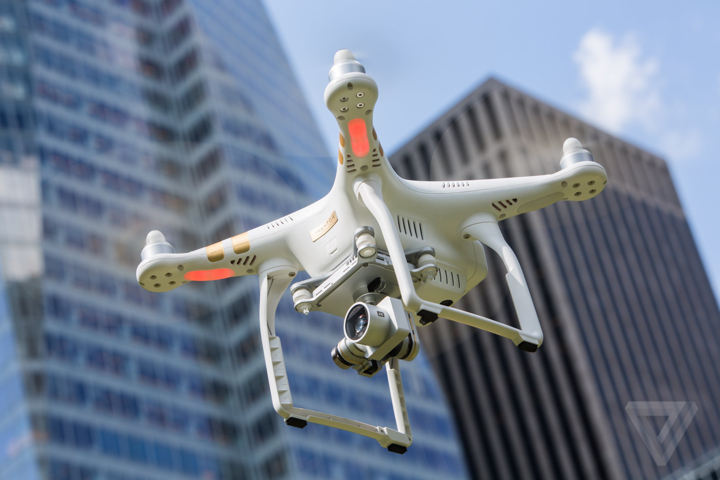 DJI Phantom udfases: Fremtidens droner overtager skyerne