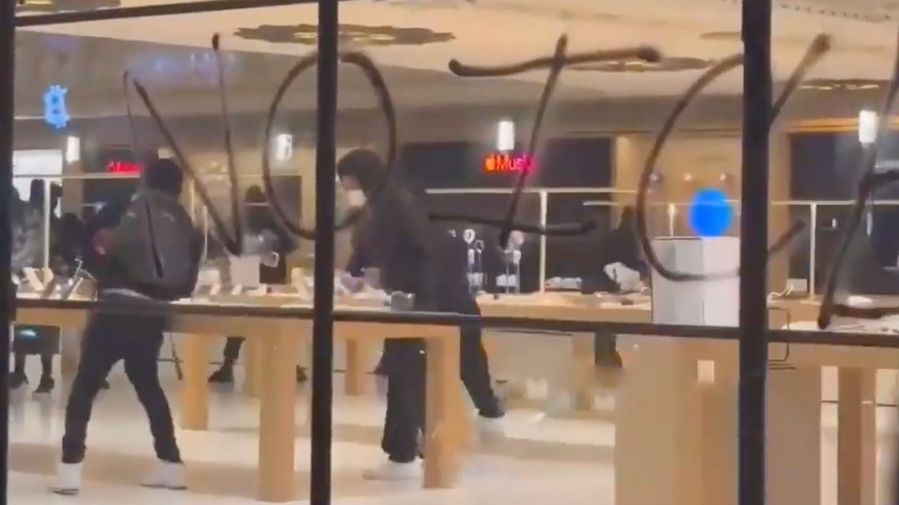 Kaos i LA: Apple-butik plyndret under anti-ICE protester